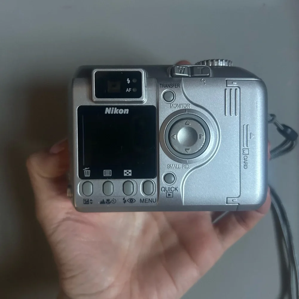 Nikon COOLPIX 4300 Camera 📷